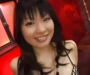 Söpö aasialainen asuka
