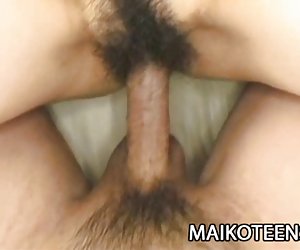 Hitome kumen - vilkas nippon teini ratsastaa kuin cowgirl
