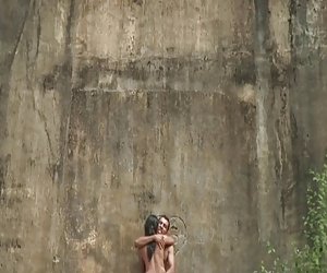 Sri lankan näyttelijä gayesha perera nai sotilas