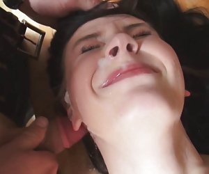 Huolimaton ryhmäseksiä creampie1