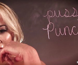 Kuuma blondi aasian, mia sormet pillun päälle opettaja