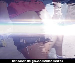 Innocenthigh - kiimainen koulutyttö elektra nousi oppii opetus